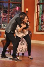 Sonakshi Sinha, Kapil Sharma on the sets of Comedy Nights with Kapil in Mumbai on 4th Dec 2013